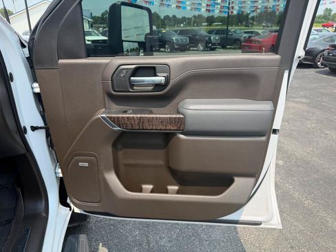 Used 2023 GMC Sierra 2500 Denali w/ Technology Package AWD/4WD image 25