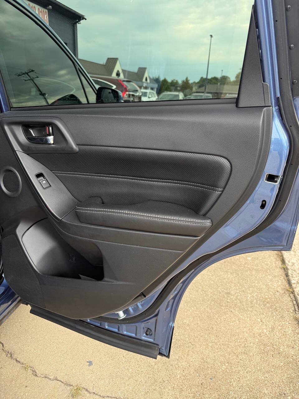 Used 2018 Subaru Forester 2.5i Touring AWD/4WD image 11