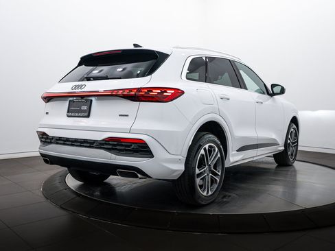 Certified 2025 Audi Q5 Premium w/ Convenience Package AWD/4WD image 4