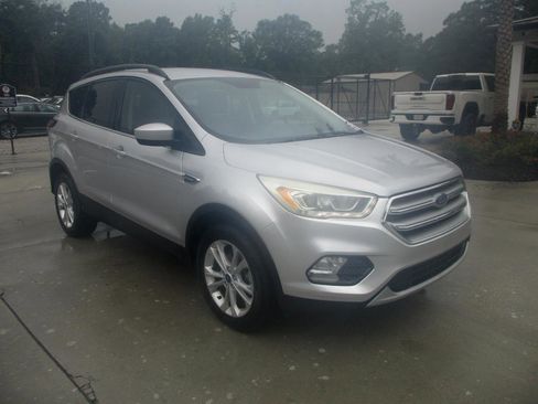 Used 2017 Ford Escape SE w/ SE Leather Comfort Package FWD image 2