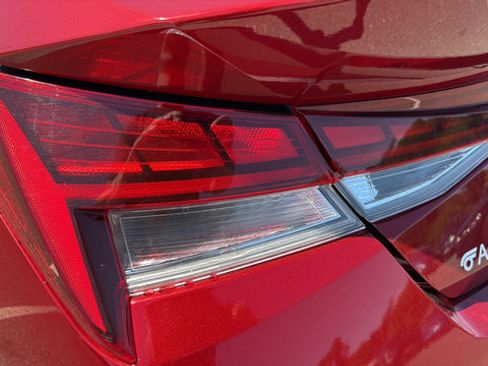 Used 2024 Hyundai Elantra Limited FWD image 29