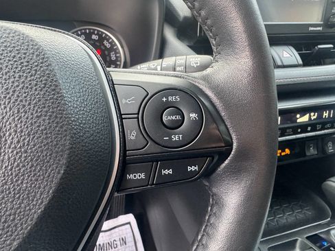 Used 2022 Toyota RAV4 XLE image 21