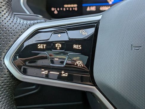 Used 2022 Volkswagen Tiguan SE R-Line image 26