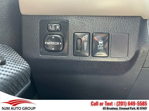 Used 2015 Toyota RAV4 Limited AWD/4WD image 21