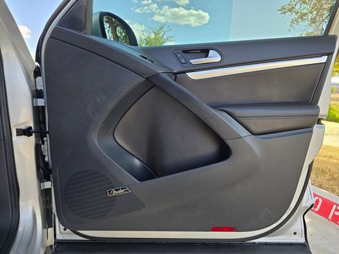 Used 2014 Volkswagen Tiguan R-Line FWD image 18