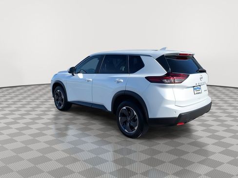 Used 2024 Nissan Rogue SV AWD/4WD image 5