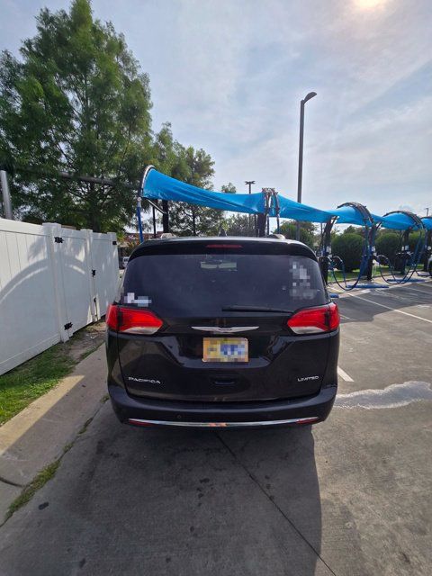 Used 2017 Chrysler Pacifica Limited FWD image 39
