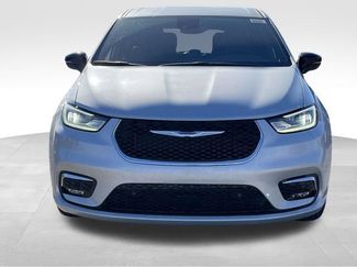 New 2026 Chrysler Pacifica Select video 2