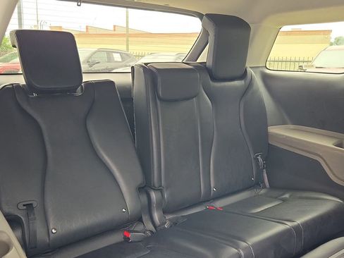 Used 2025 Kia Carnival FWD image 26