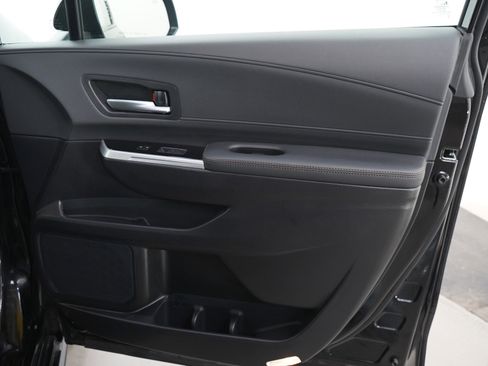Used 2025 Toyota Sienna Limited image 13