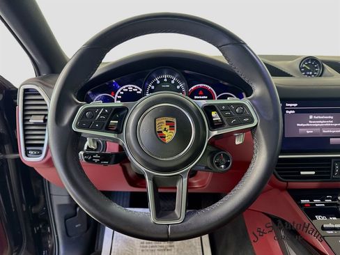 Used 2022 Porsche Cayenne E-Hybrid Coupe image 12