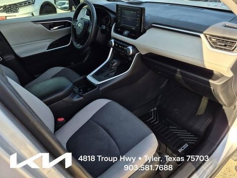 Used 2022 Toyota RAV4 XLE w/ Convenience Package FWD image 13