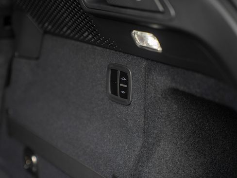 Certified 2025 Porsche Macan 4 Electric image 24