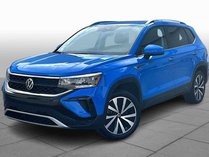 Used 2022 Volkswagen Taos SE w/ Panoramic Sunroof Package