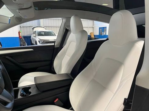 Used 2025 Tesla Model Y Long Range RWD image 22