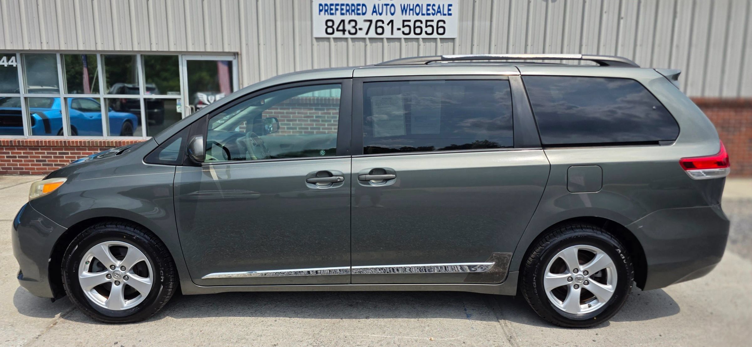 Used 2013 Toyota Sienna LE FWD image 3