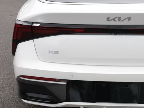 New 2026 Kia K5 LXS FWD image 17