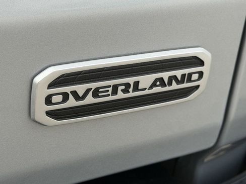 Used 2022 Jeep Gladiator Overland AWD/4WD image 11