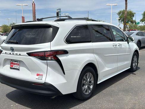 Used 2022 Toyota Sienna XLE FWD image 9
