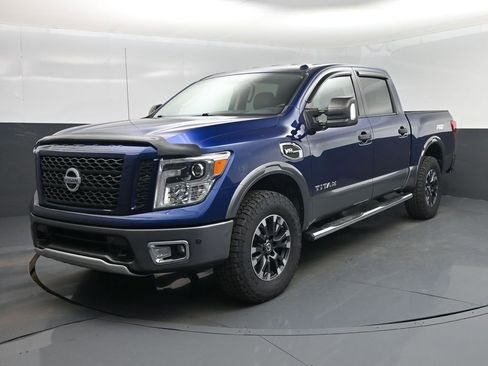 Used 2017 Nissan Titan PRO-4X w/ Pro-4x Convenience Package AWD/4WD image 22