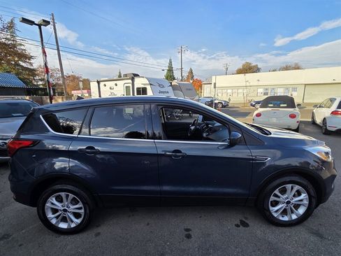 Used 2019 Ford Escape SE image 5