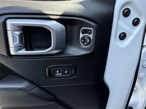 Used 2022 Jeep Wrangler Unlimited Rubicon w/ Trailer Tow Package image 37