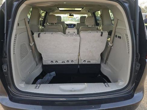 Used 2021 Chrysler Pacifica Limited w/ Premium & Safety Sphere Group image 17