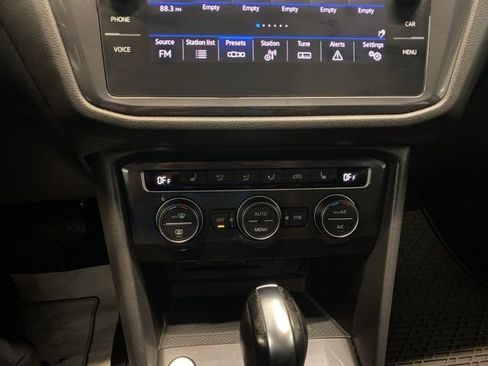 Used 2021 Volkswagen Tiguan SE image 23