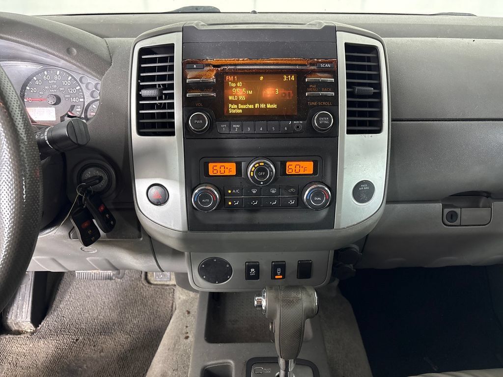 Used 2013 Nissan Frontier SV w/ SV Value Truck Pkg RWD image 28