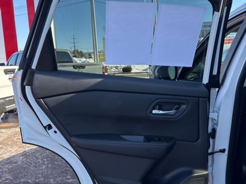 Certified 2025 Nissan Rogue SV image 11