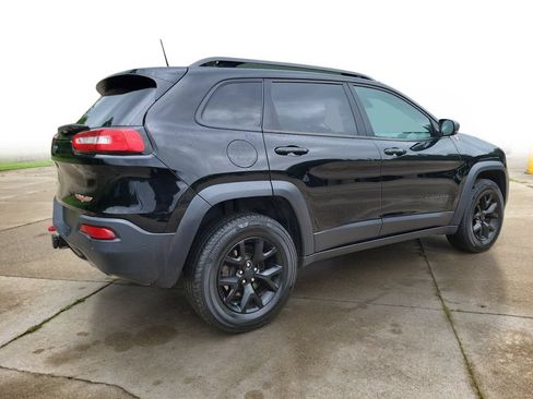 Used 2018 Jeep Cherokee Trailhawk AWD/4WD image 4