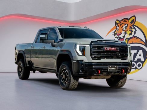 Used 2025 GMC Sierra 2500 AT4X AWD/4WD image 3