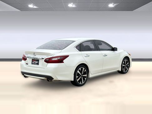 Used 2018 Nissan Altima 2.5 SR FWD image 9