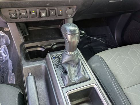 Used 2022 Toyota Tacoma TRD Sport w/ Technology Package image 24