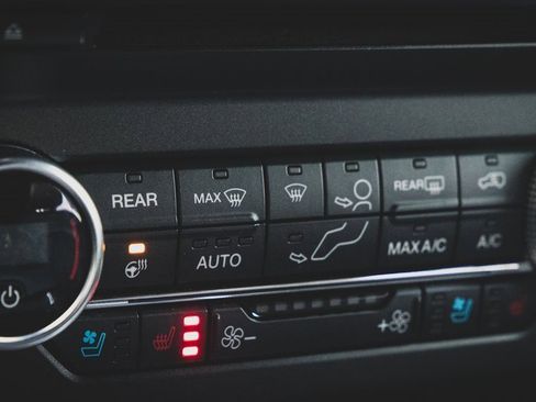 Used 2018 Ford Expedition Limited w/ Driver Assistance Package image 8