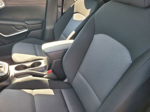 Used 2025 Kia Soul LX w/ LX Technology Package image 11