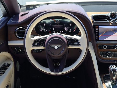 Used 2023 Bentley Bentayga Extended Wheelbase AWD/4WD image 16