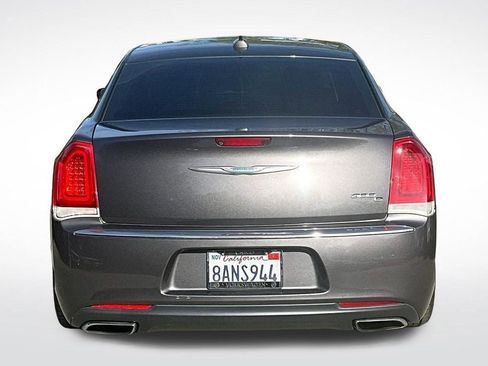 Used 2017 Chrysler 300 C image 3