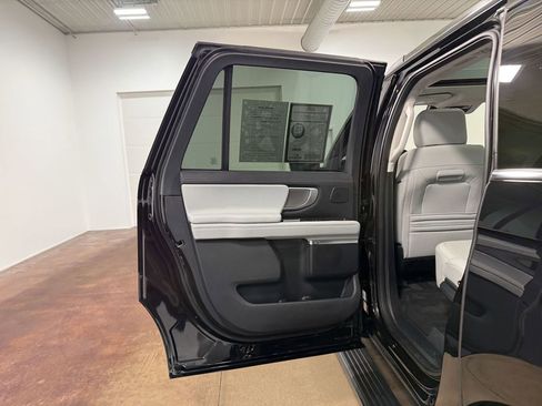 Used 2025 Ford Expedition Max Platinum w/ Driver's Package AWD/4WD image 46