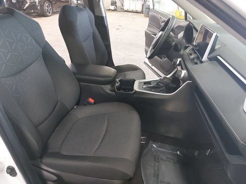 Used 2025 Toyota RAV4 XLE AWD/4WD image 10
