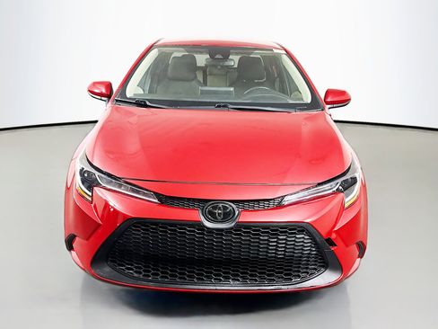 Used 2020 Toyota Corolla LE image 2