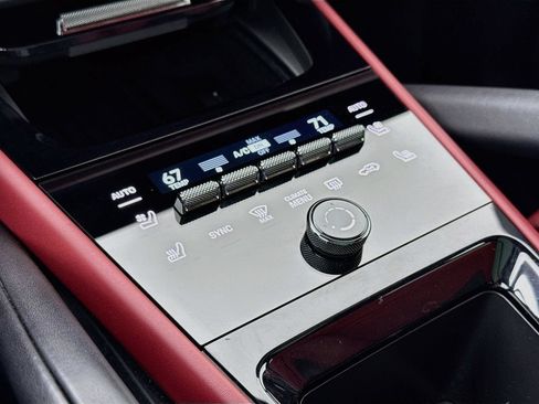 Certified 2024 Porsche Cayenne AWD/4WD image 21