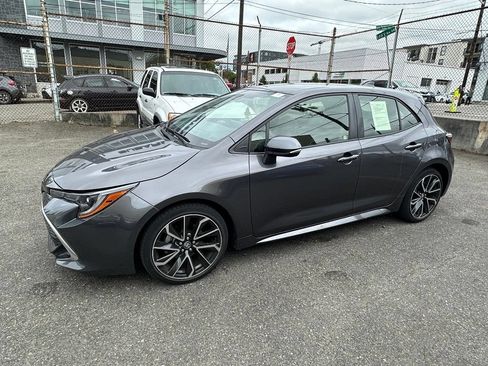 Used 2021 Toyota Corolla XSE FWD image 3