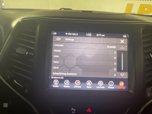 Used 2019 Jeep Cherokee Trailhawk w/ Comfort/Convenience Group AWD/4WD image 32