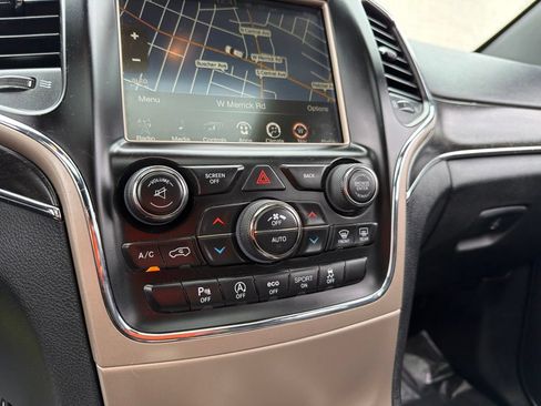 Used 2017 Jeep Grand Cherokee Limited AWD/4WD image 35