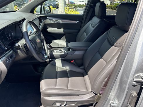 Used 2025 Cadillac XT6 Luxury FWD image 9