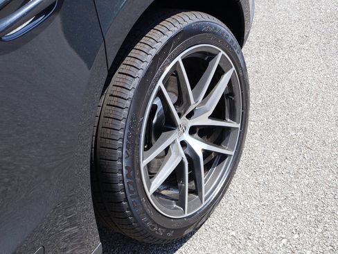 New 2025 Porsche Macan image 36