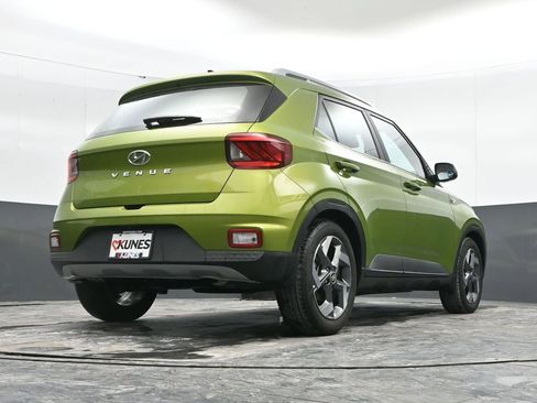 Used 2022 Hyundai Venue SEL image 31