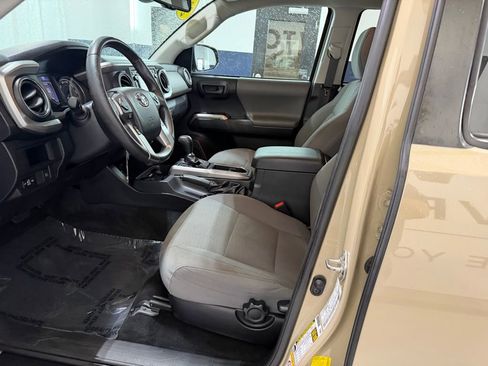 Used 2019 Toyota Tacoma SR5 AWD/4WD image 27
