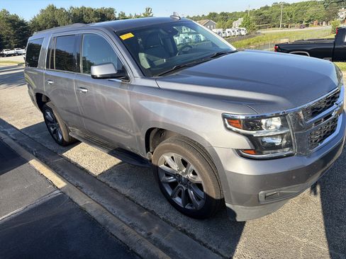 Used 2019 Chevrolet Tahoe LT w/ Luxury Package AWD/4WD image 2